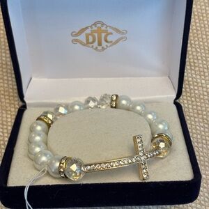 Circle of Faith Pearl and Gold Cross Bracelet